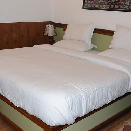 Standard Hotel And Resturant Srinagar (Jammu and Kashmir) Ngoại thất bức ảnh