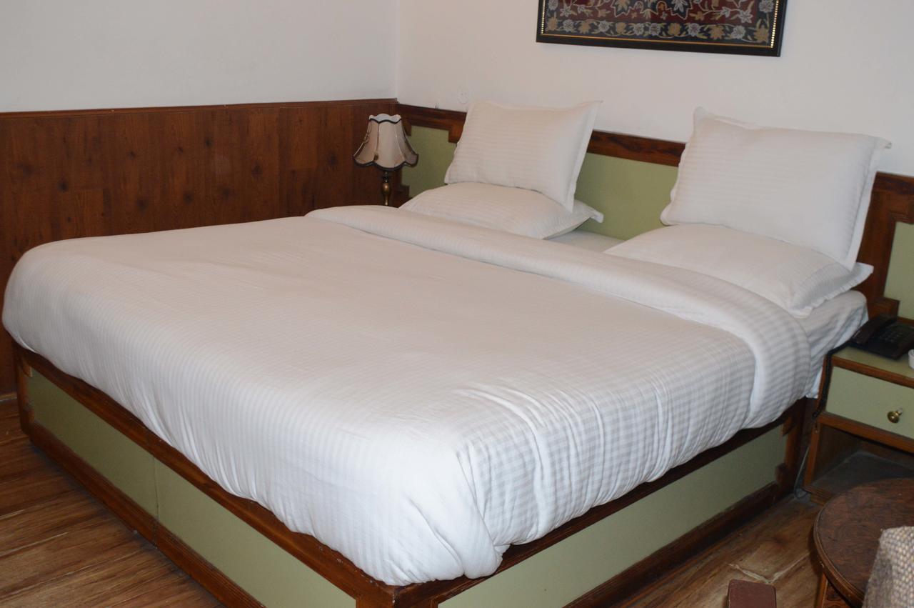 Standard Hotel And Resturant Srinagar (Jammu and Kashmir) Ngoại thất bức ảnh