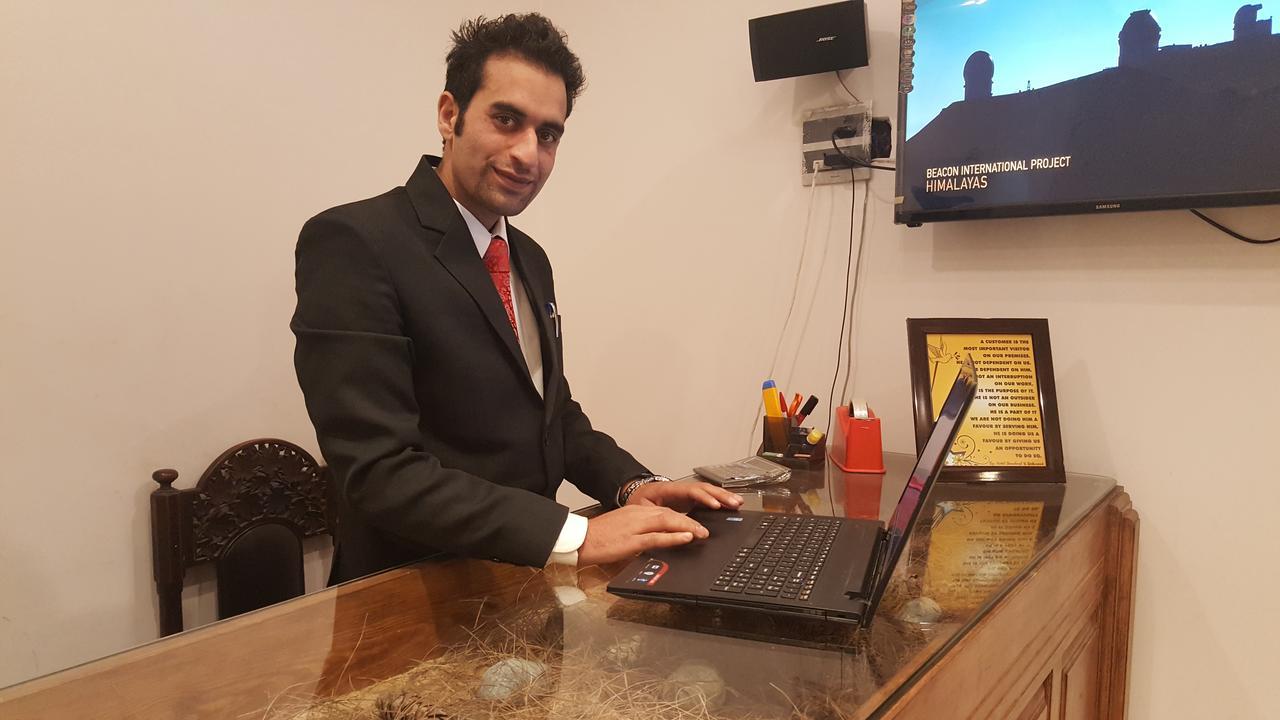 Standard Hotel And Resturant Srinagar (Jammu and Kashmir) Ngoại thất bức ảnh