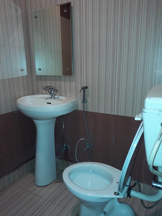 Standard Hotel And Resturant Srinagar (Jammu and Kashmir) Ngoại thất bức ảnh