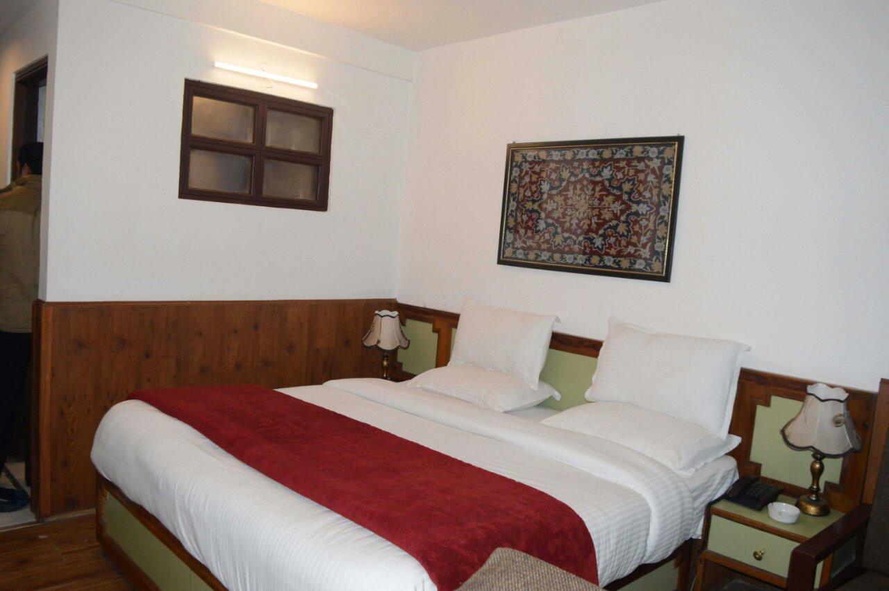 Standard Hotel And Resturant Srinagar (Jammu and Kashmir) Ngoại thất bức ảnh