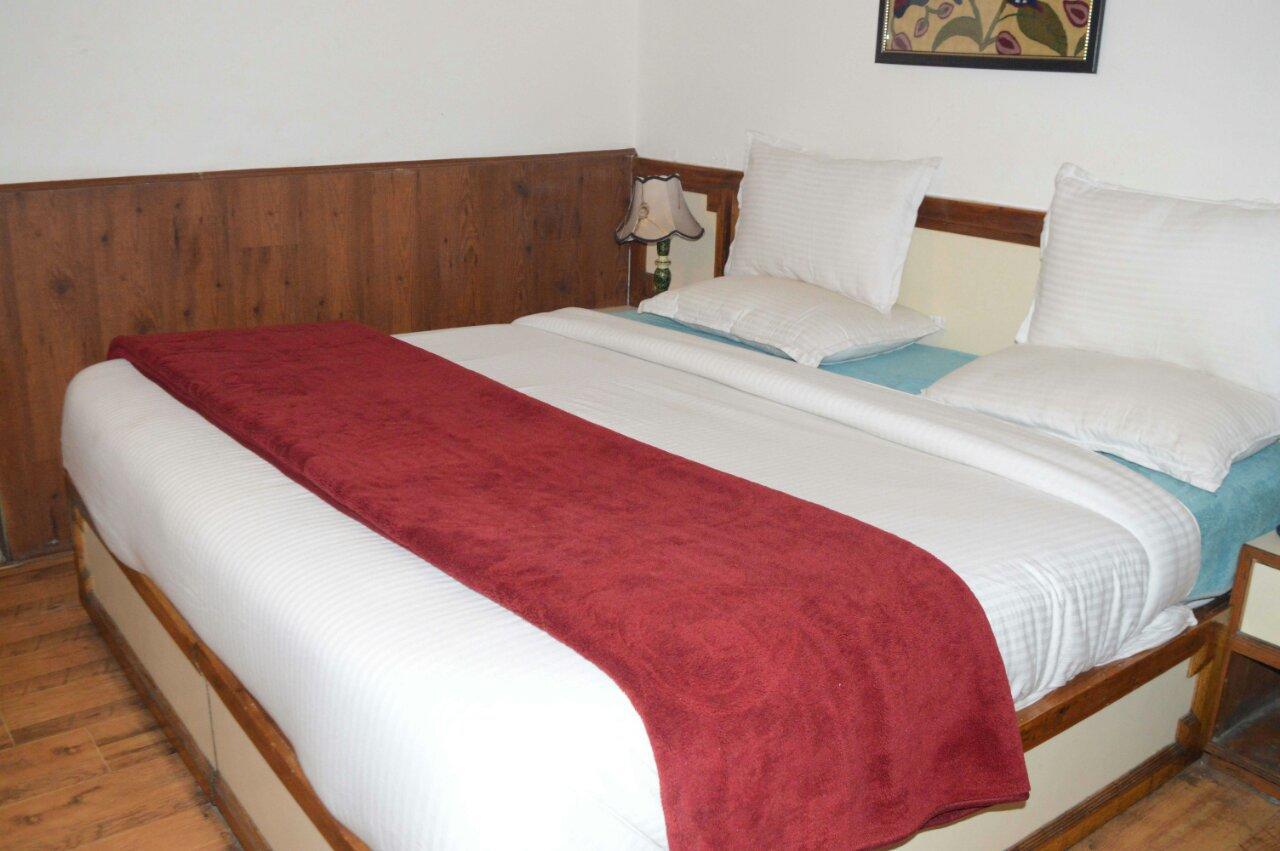 Standard Hotel And Resturant Srinagar (Jammu and Kashmir) Ngoại thất bức ảnh