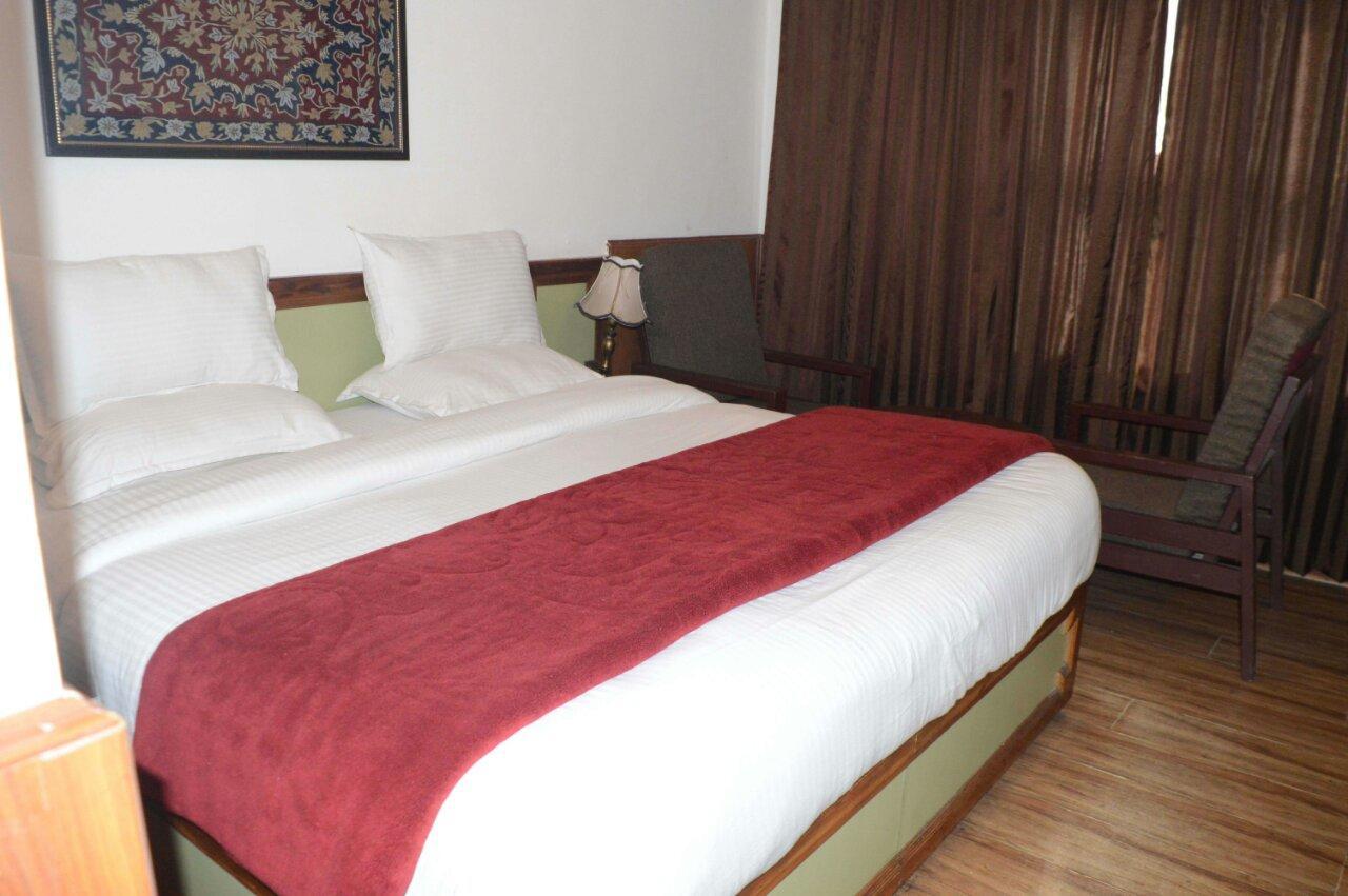 Standard Hotel And Resturant Srinagar (Jammu and Kashmir) Ngoại thất bức ảnh