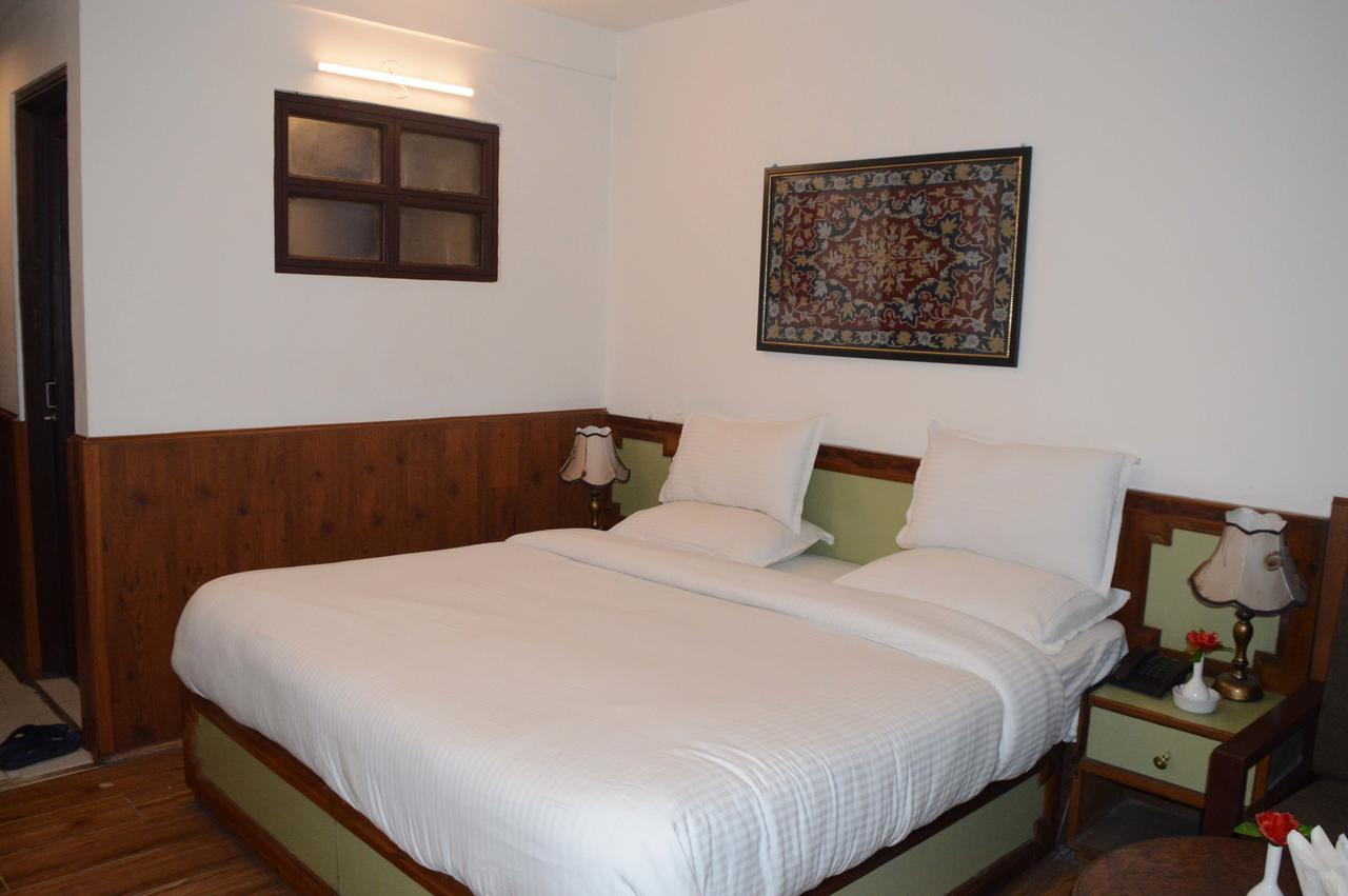 Standard Hotel And Resturant Srinagar (Jammu and Kashmir) Ngoại thất bức ảnh