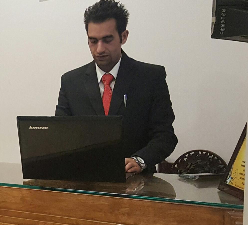 Standard Hotel And Resturant Srinagar (Jammu and Kashmir) Ngoại thất bức ảnh