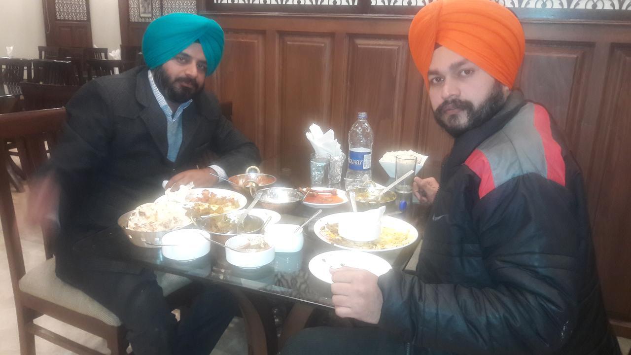 Standard Hotel And Resturant Srinagar (Jammu and Kashmir) Ngoại thất bức ảnh