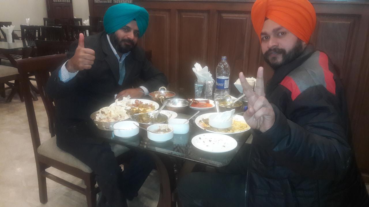 Standard Hotel And Resturant Srinagar (Jammu and Kashmir) Ngoại thất bức ảnh